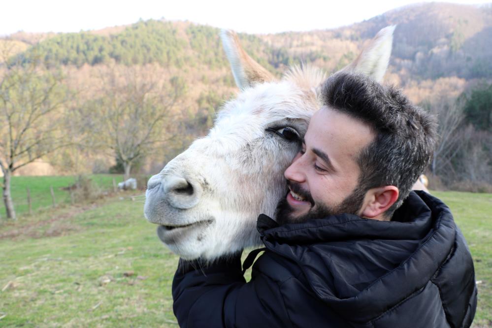 Eşekle arkadaşlığı herkesi kıskandırıyor