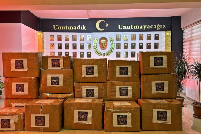 Hakkari Polisi depremzedeler için seferber oldu