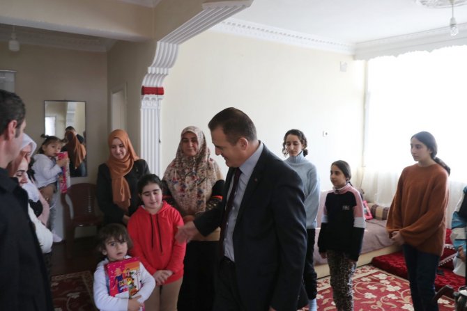 HAKKARİ’YE BİN 200 DEPREMZEDE GELDİ