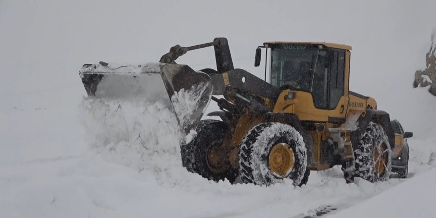 Hakkari'de 63 köy ve 178 mezra yolu kapandı