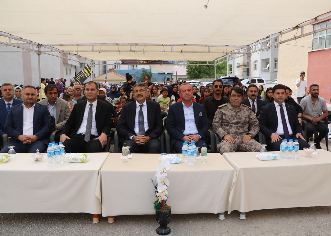 Hakkâri ’de, Yöresel Ot Festivali Yoğun İlgi Gördü