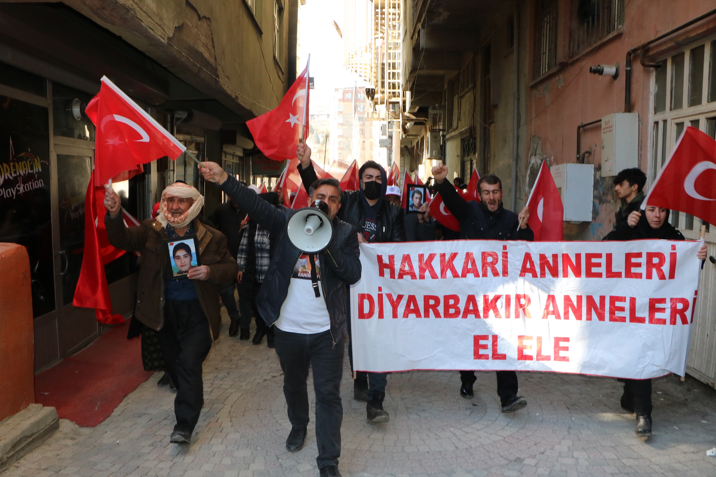 Hakkari'de, oturma eylemi 40'inci haftaya girdi