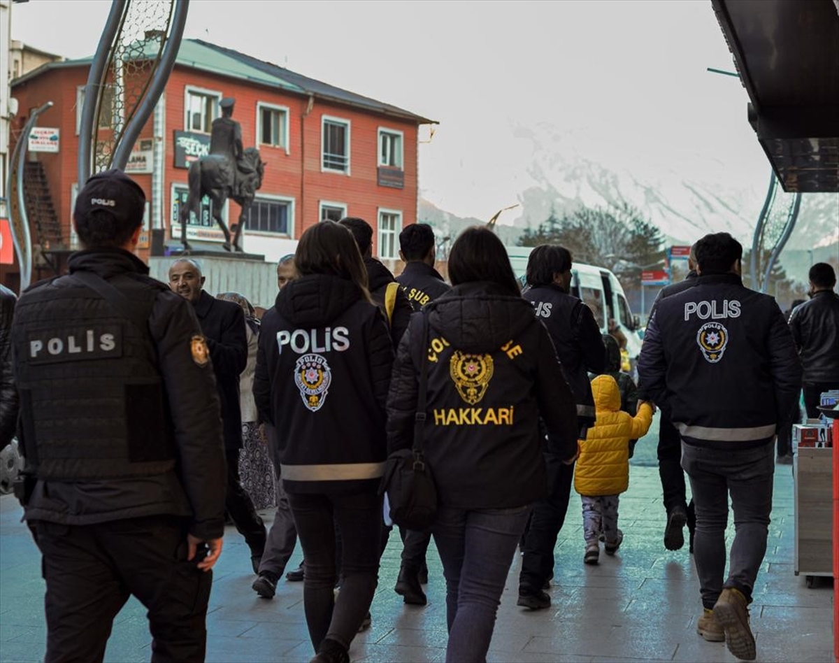 Hakkari'de okul çevrelerinde uygulama yapıldı