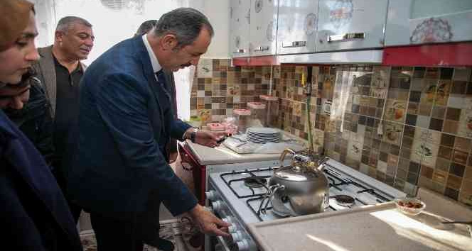 Başkan Tanış doğal gaz ateşinde ilk çayı demledi