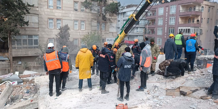 Hakkari AKUB 12 kişiyi enkazdan kurtardı