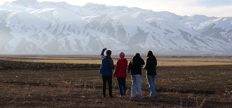 Filistinli Turistler Yüksekova'nın Cilo Dağlarına Hayran Kaldılar  