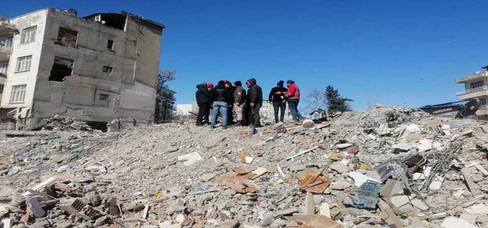 ADIYAMAN - Deprem enkazından cephanelik çıktı