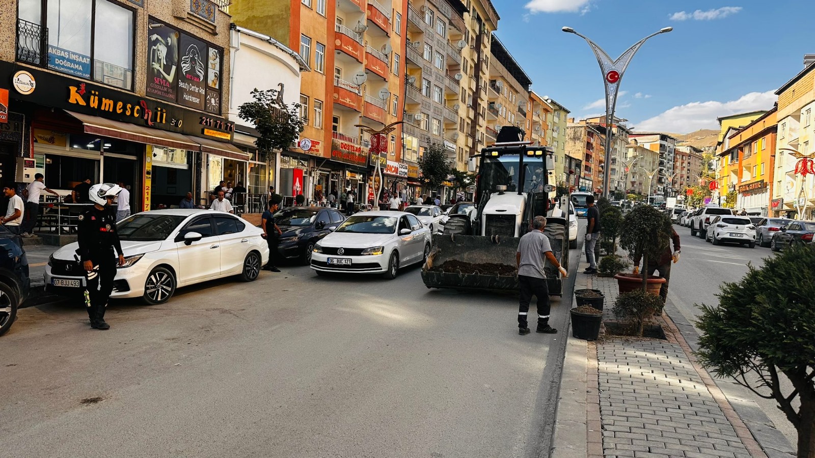 Toprak Umutla Buluştu Hakkari’de 250 Ağaç Dikildi