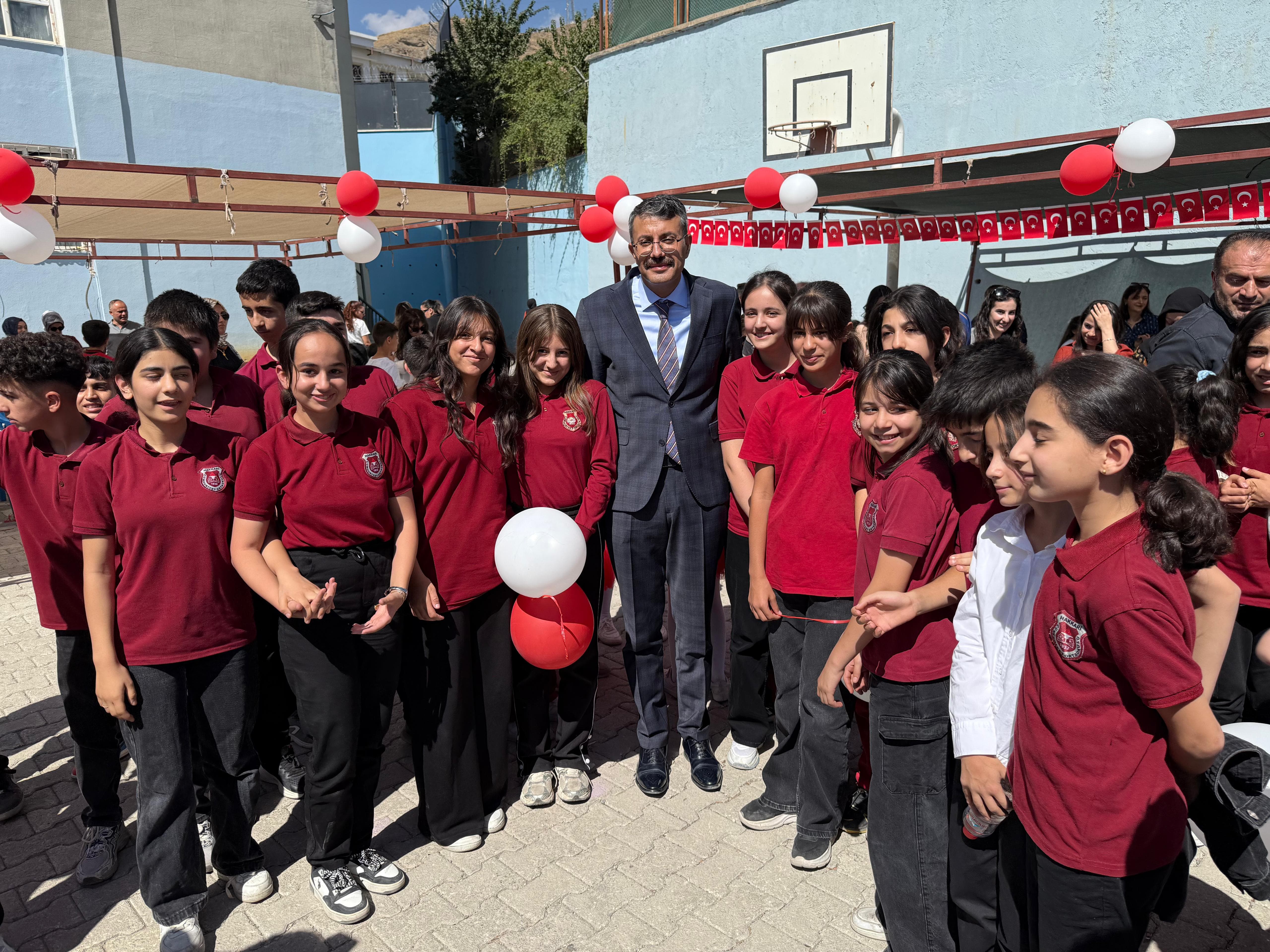 Hakkâri’de İlköğretim Haftası Coşkusu