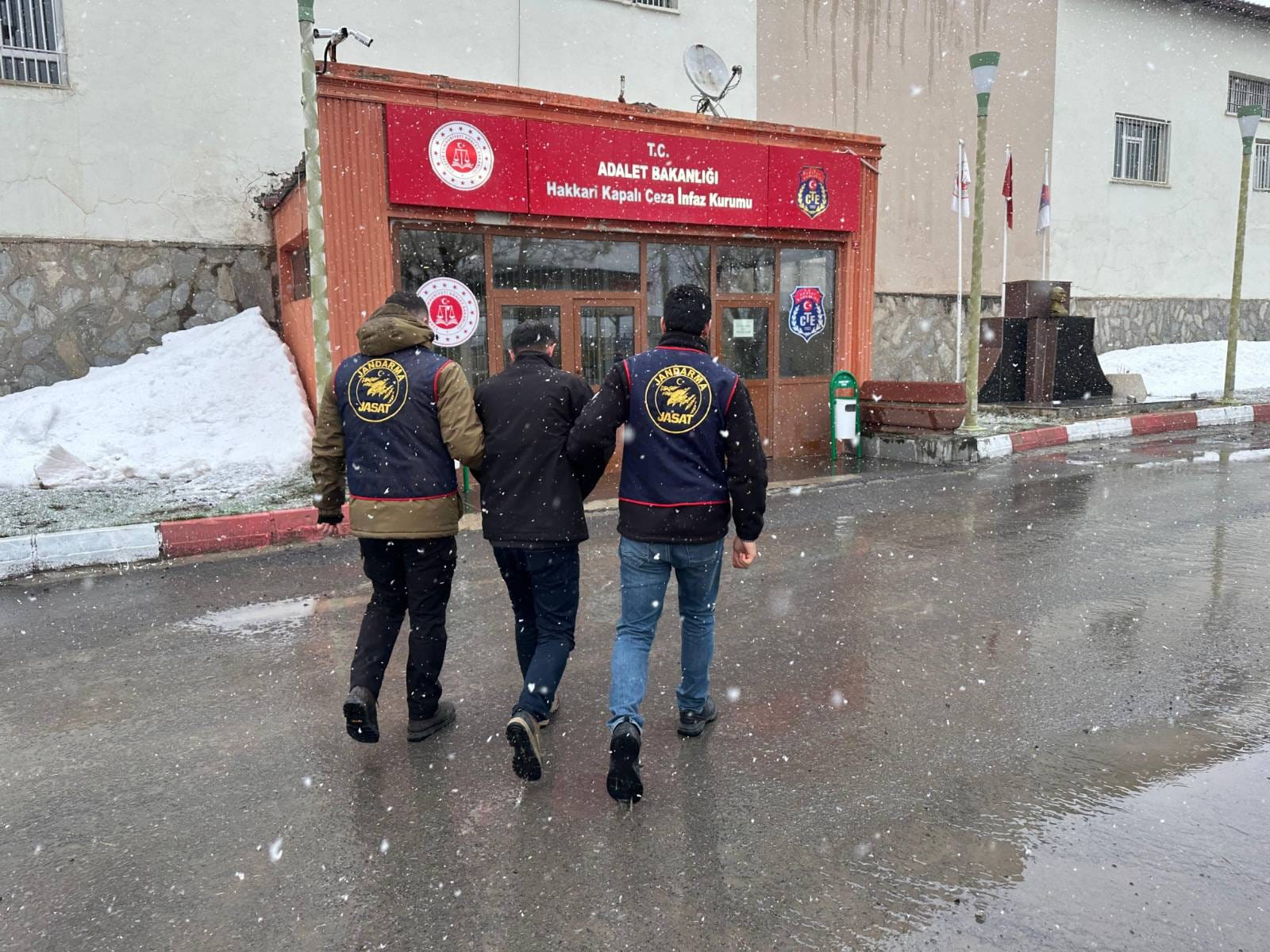 Sınırda dikkat çeken operasyon: Irak’taki aranan şahıs ikna edilip Türkiye’ye getirildi