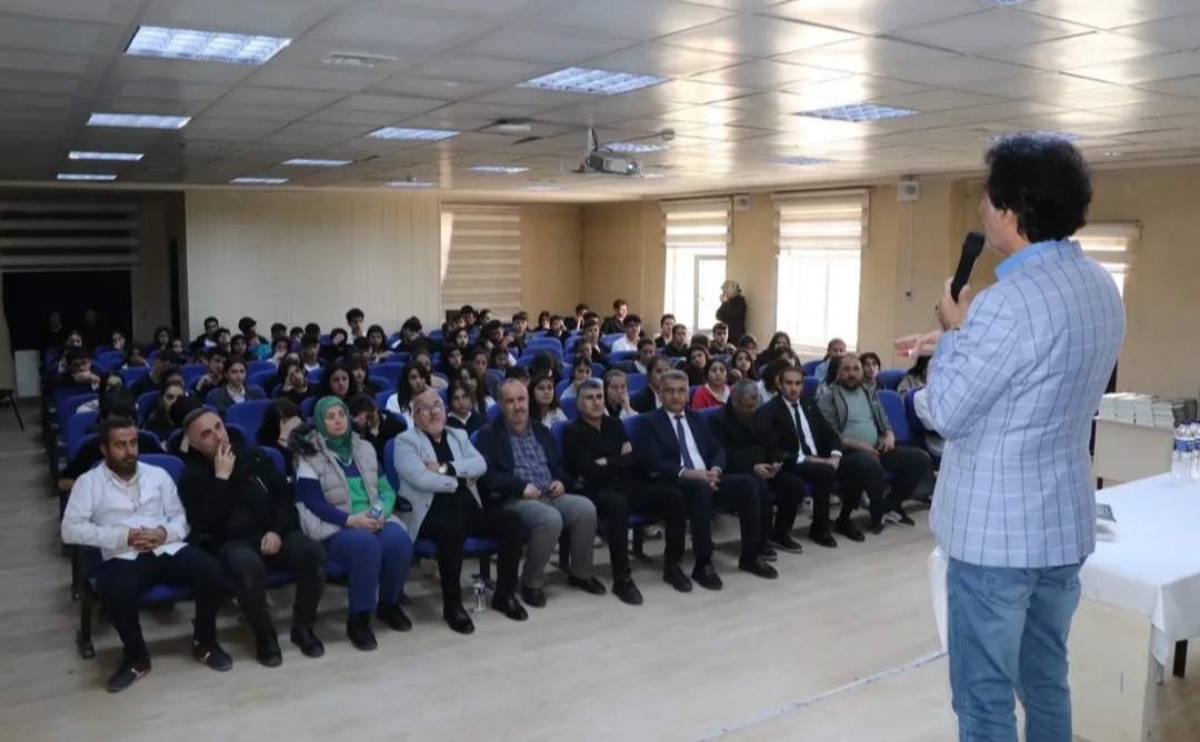 40 Yıllık Kalem Okullarda Konuştu: Hakan Taş’tan İlham Veren Buluşma