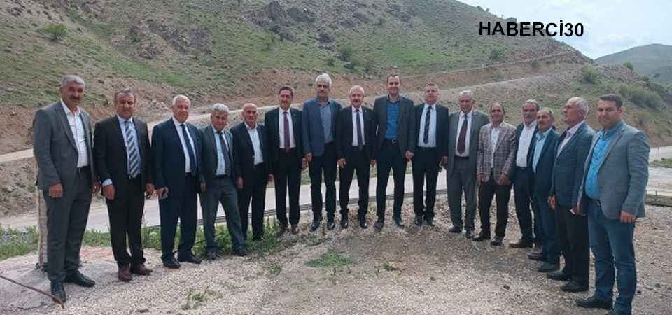 AK Parti heyeti Yüksekova mezralarında