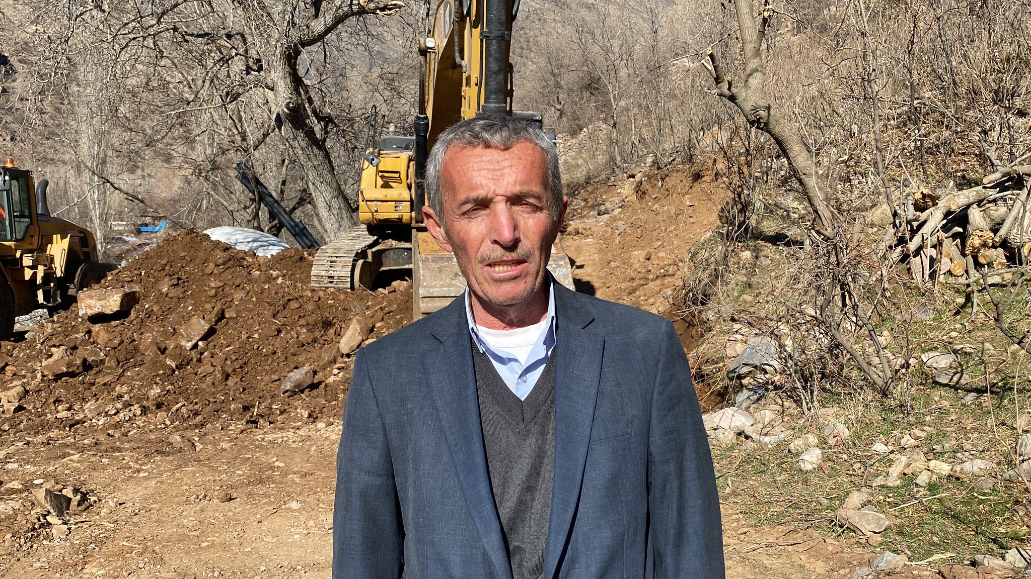   Çukurca'da Hakkari Özel idareden hummalı yol çalışması