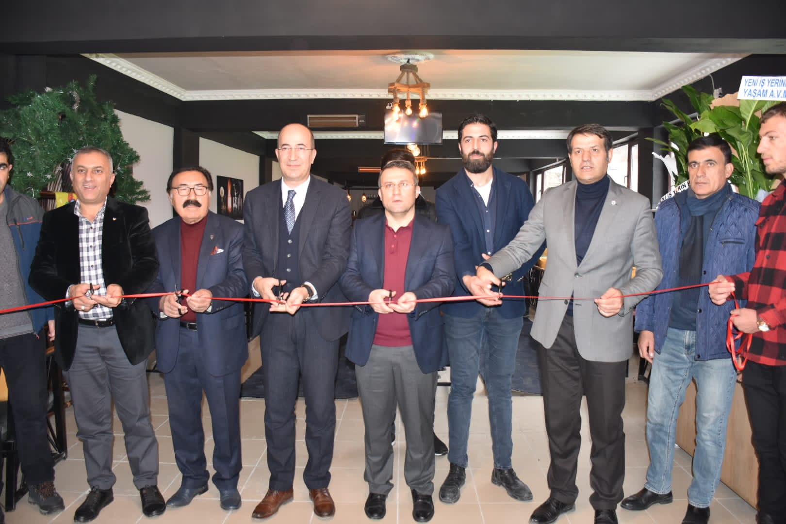 Yüksekova'da Blackgold Coffe Bistro görkemli açılışı