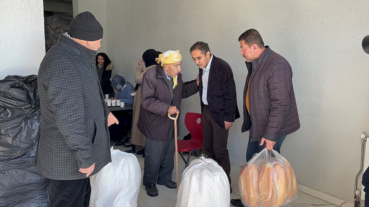 Hakkari'den deprem bölgelerine yardımlar sürüyor
