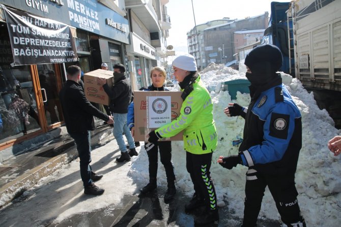 Hakkari polisi halkla tek yürek oldu