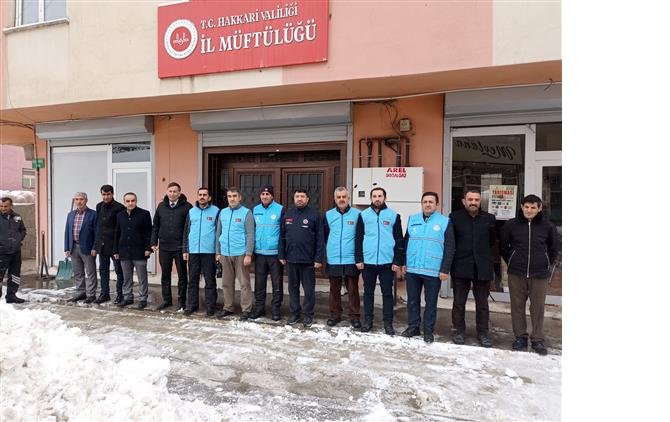 Hakkari İl Müftülüğü yardım ekibi yola çıktı