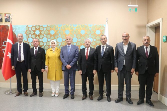 AK Parti heyeti Ankara'ya çıkarma yaptı