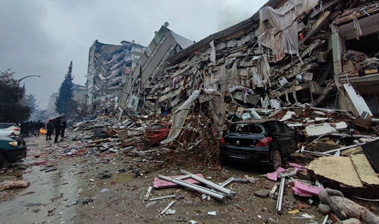 DEPREM BİZİ YİNE SINIFTA BIRAKTI Armanç Gültekin Yazdı