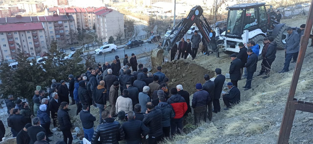 Ölü bulunan kadın toprağa verildi